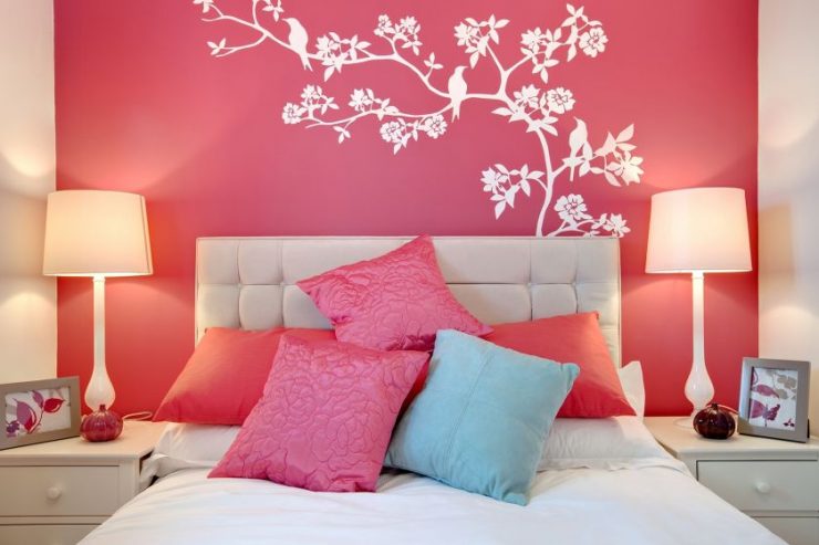 Стиль и гламур – розовая спальня для настоящих модниц