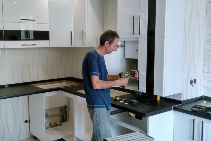 Как задекорировать или спрятать газовый котел на кухне?
