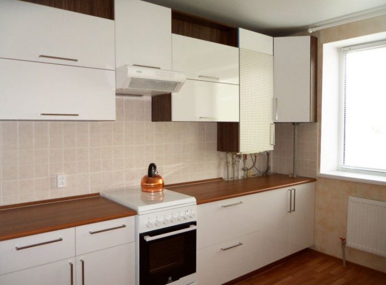 Дизайн кухни 6 кв м с газовой плитой и холодильником фото