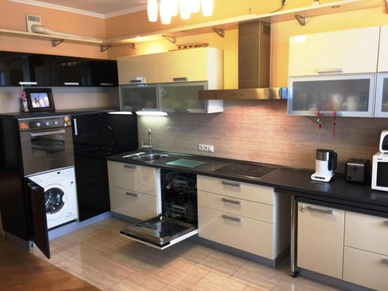 Кухня 4, 5 кв. м. - 80 фото-идей зонирования и дизайна маленькой кухни